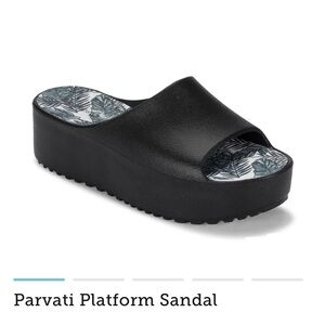 BareTraps ‘Parvati’ platform sandal in black